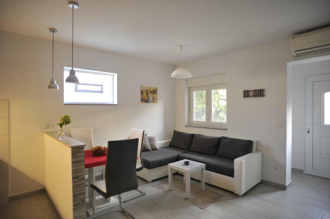 רוביני Apartment Stefania מראה חיצוני תמונה