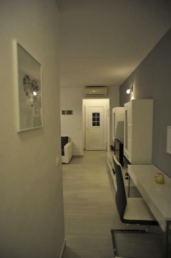 רוביני Apartment Stefania מראה חיצוני תמונה